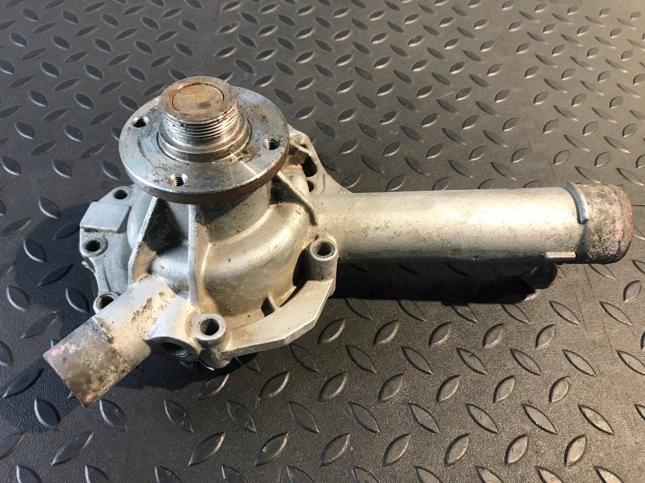 Насос водяной (Помпа) Mercedes C/W202 1993-2001