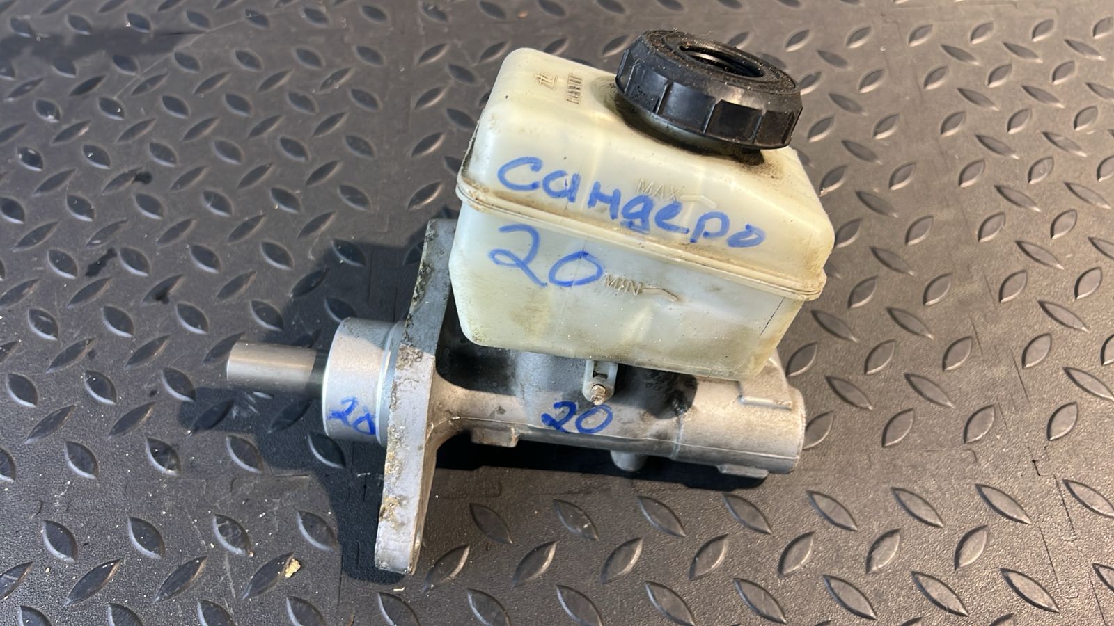 Цилиндр тормозной главный Renault Sandero 2009-2014