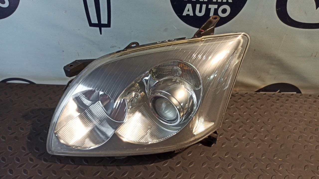 Фара левая Toyota Avensis/2 2003-2009