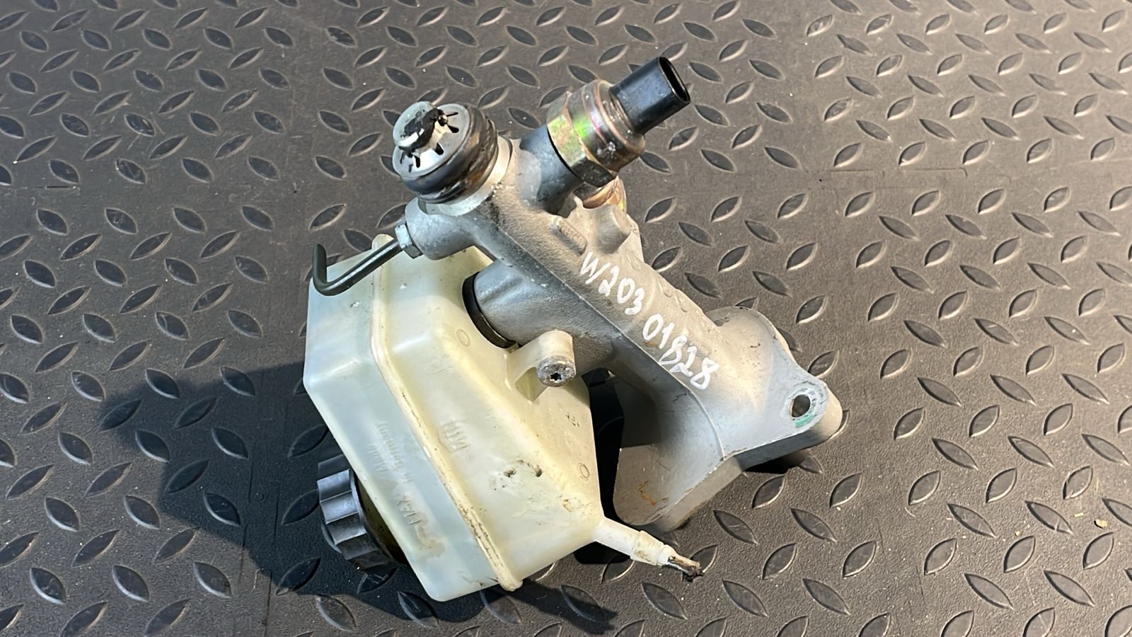 Цилиндр тормозной главный Mercedes C/W203 2000-2008