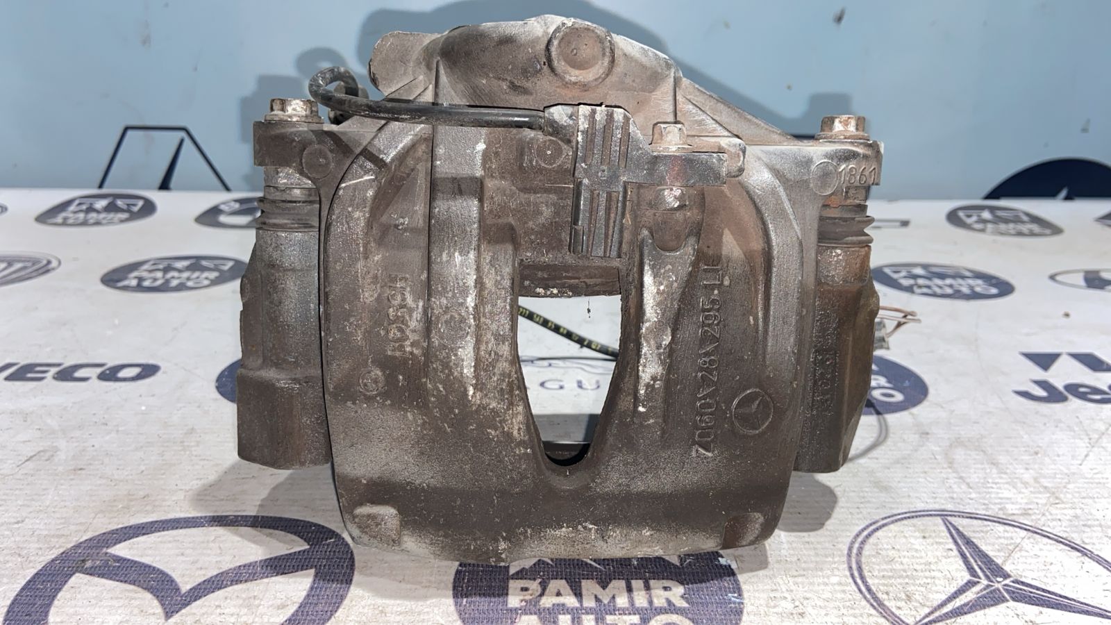 Суппорт передний левый Mercedes E/W211 2002-2009