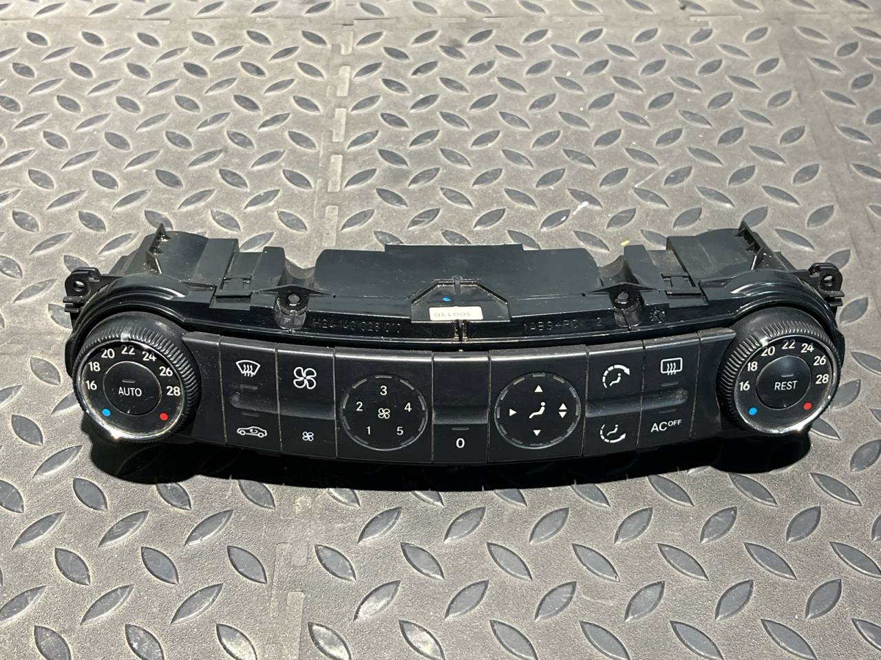 Блок управления климатом Mercedes E/W211 2002-2009