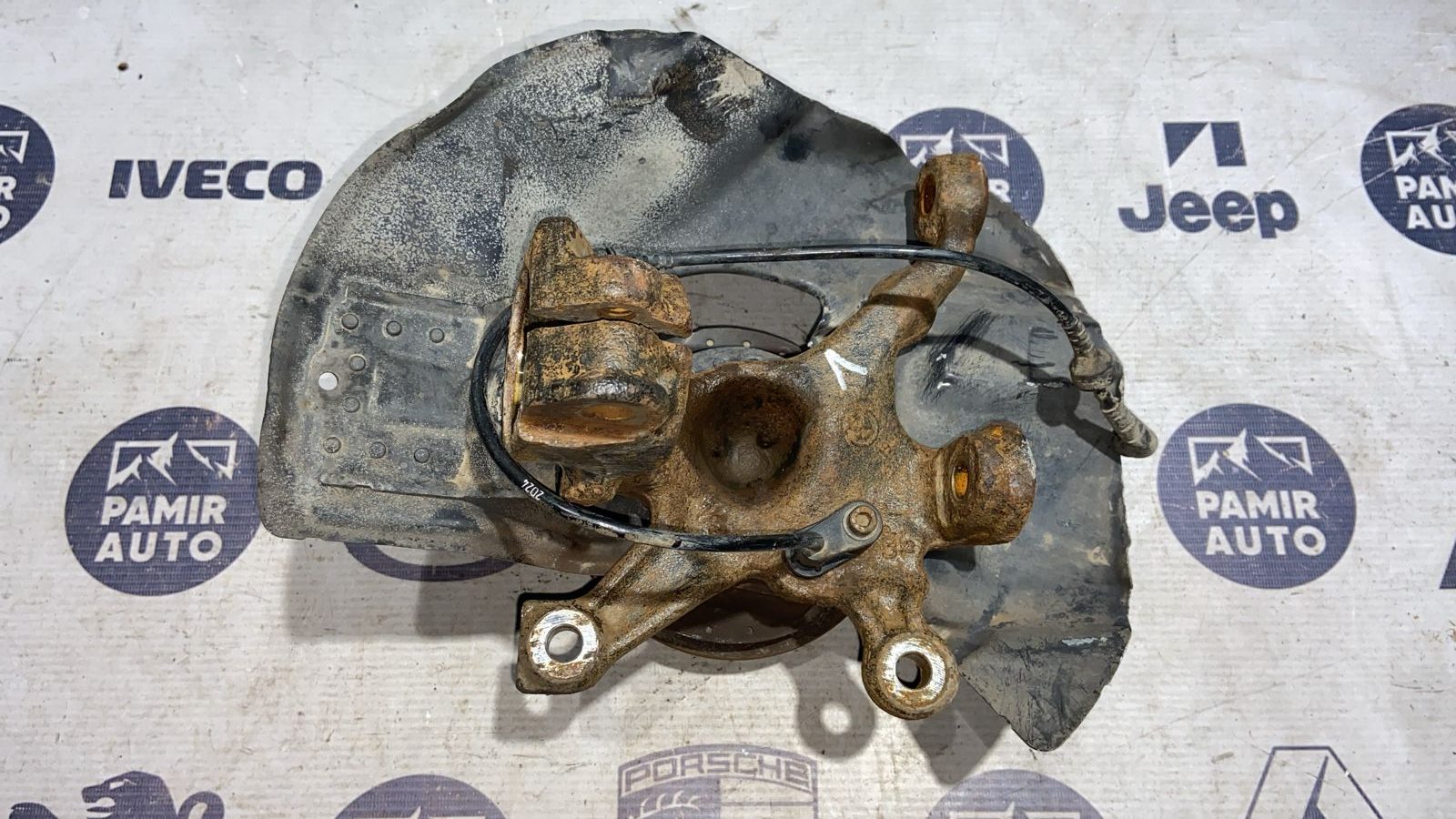 Кулак поворотный передний левый BMW 3/E46 1998-2007