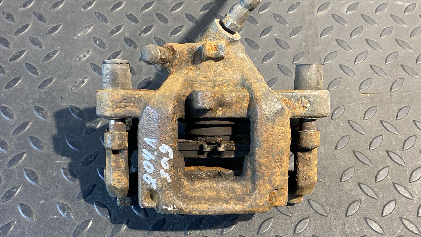 Суппорт задний левый Mercedes C/W204 2006-2015