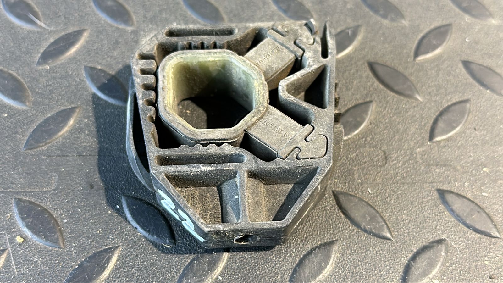 Кронштейн радиатора Volkswagen Golf/5 2003-2009