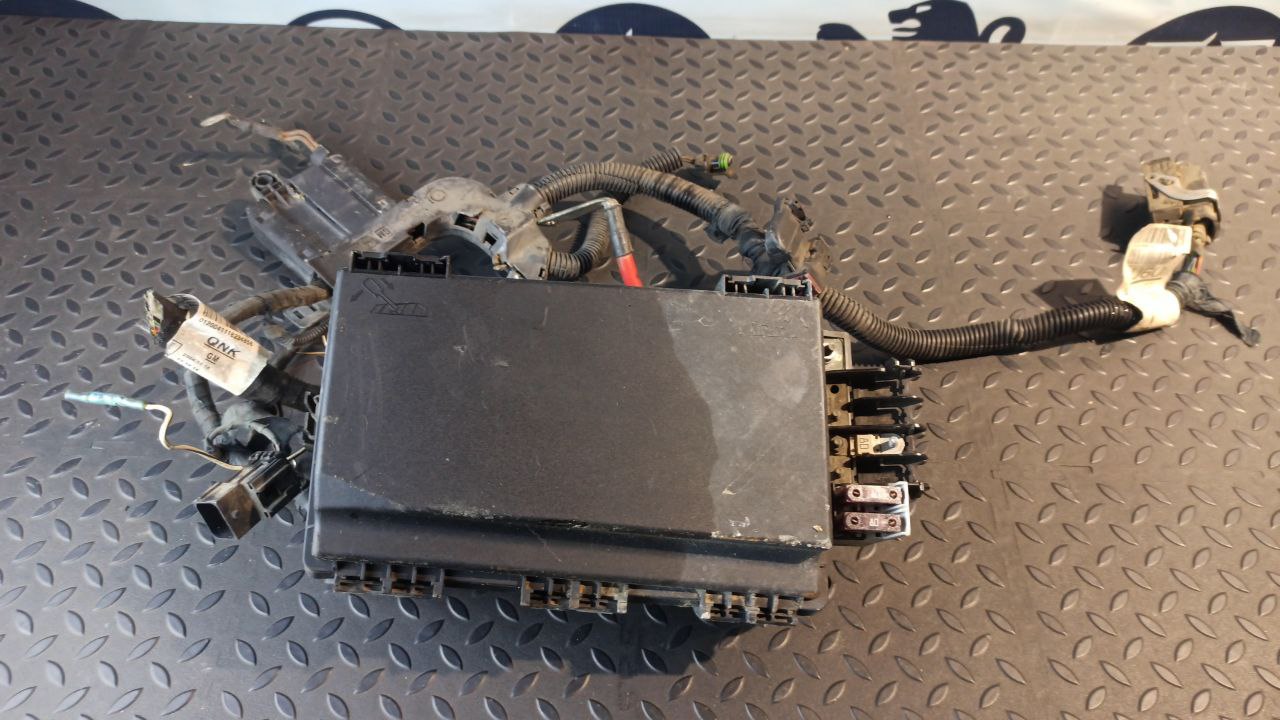 Блок предохранителей Opel Astra/H 2004-2014