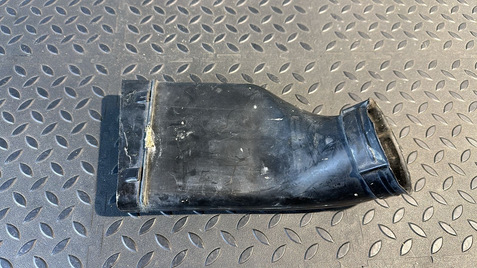 Патрубок воздушного фильтра Mercedes Vito/W638 1996-2003