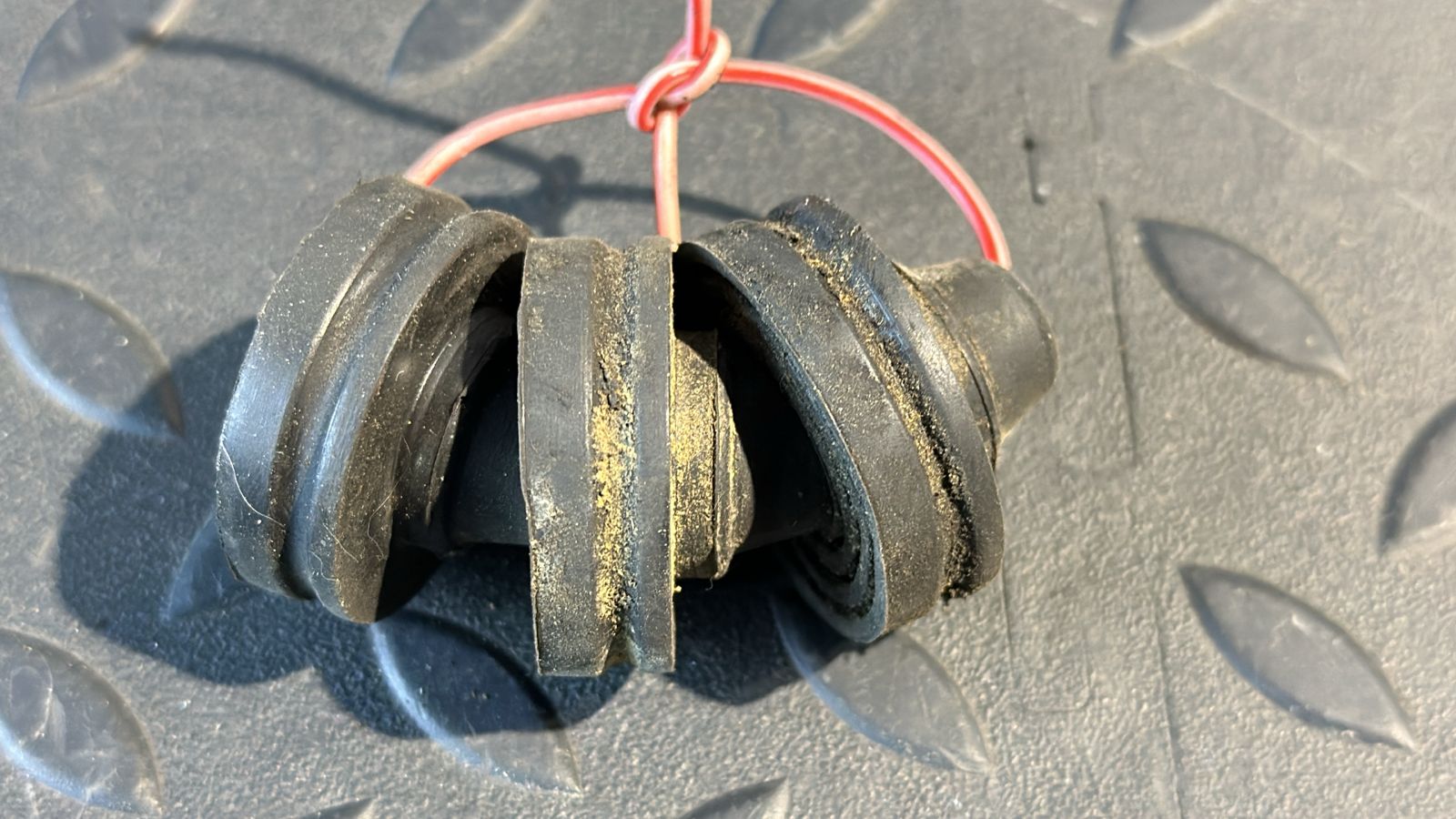 Кронштейн интеркулера Chrysler Voyager 4 2000-2008