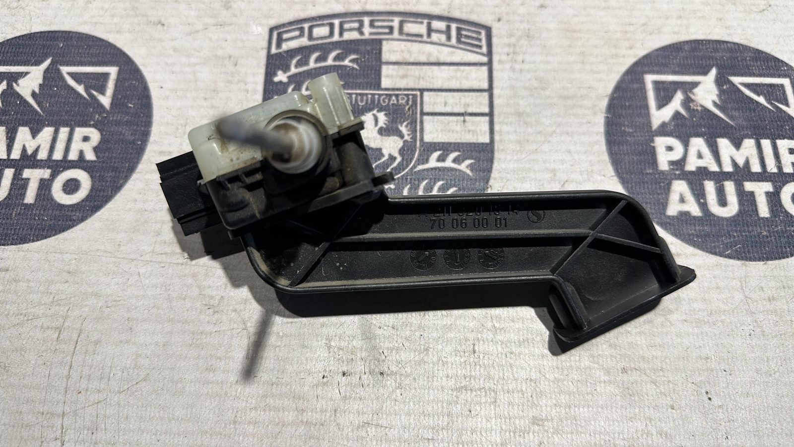 Активатор замка крышки топливного бака Mercedes E/W211 2002-2009