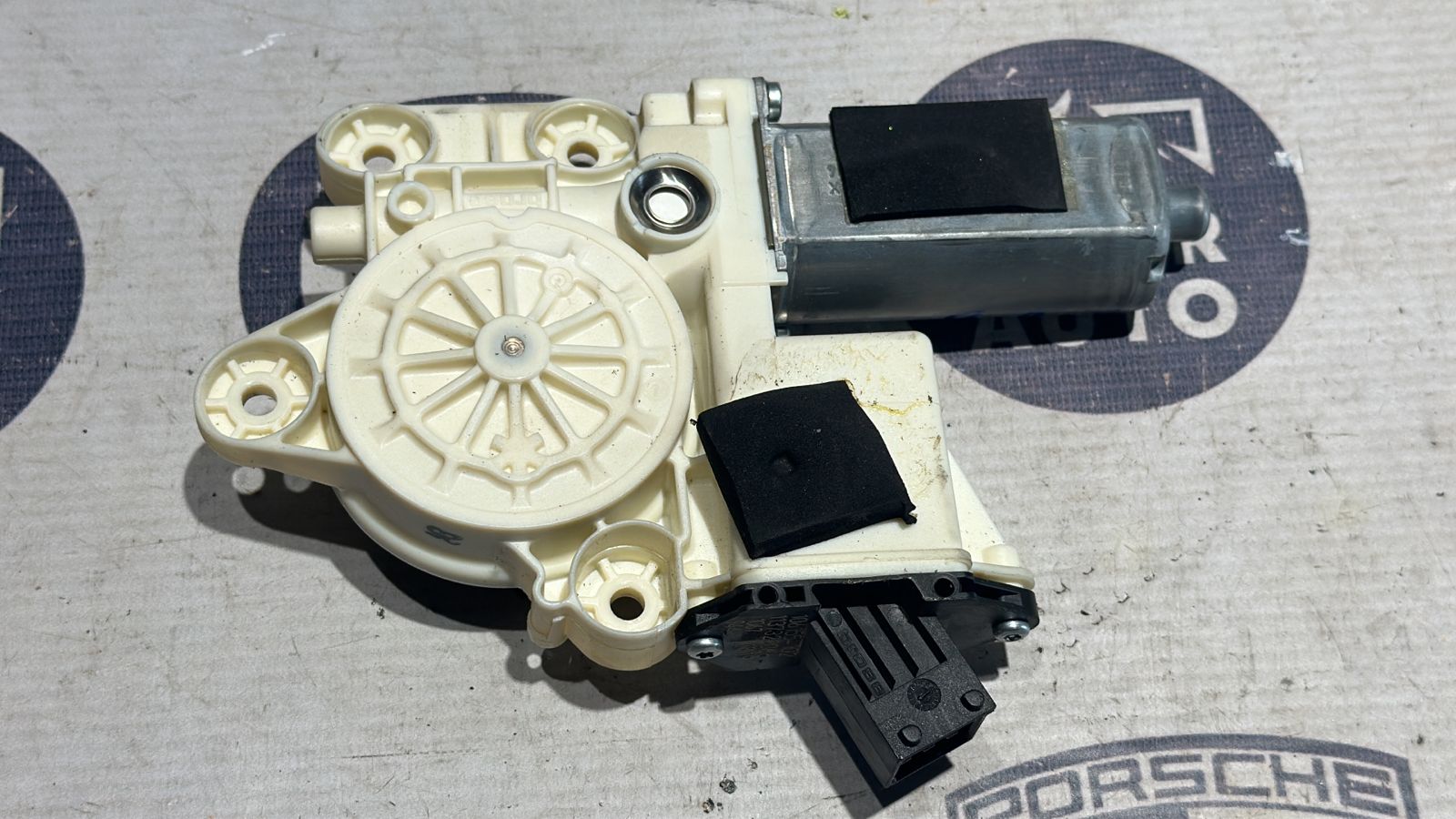 Моторчик стеклоподъемника передний левый Opel Vectra/C 2002-2008