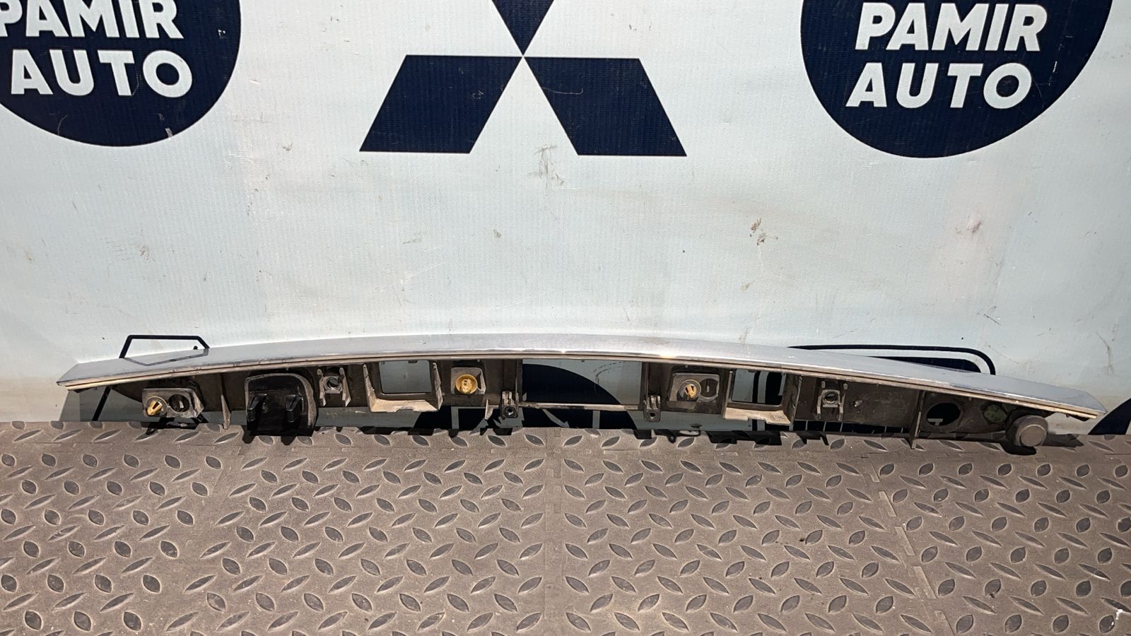 Накладка крышки багажника Mercedes C/W204 2006-2015