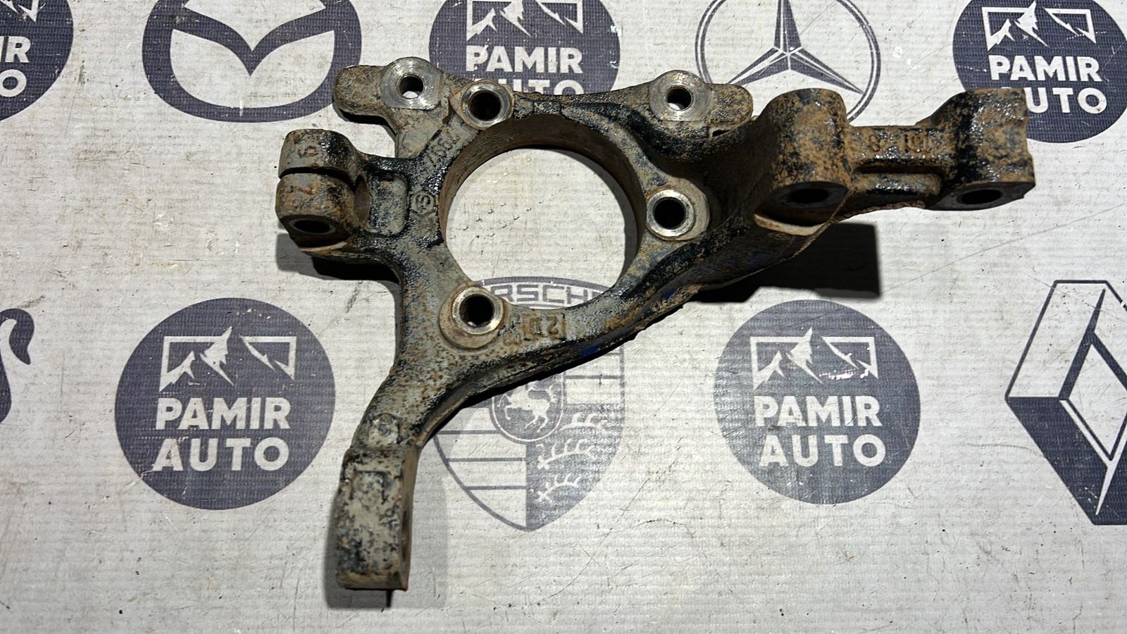 Кулак поворотный передний правый Opel Zafira/B 2005-2014