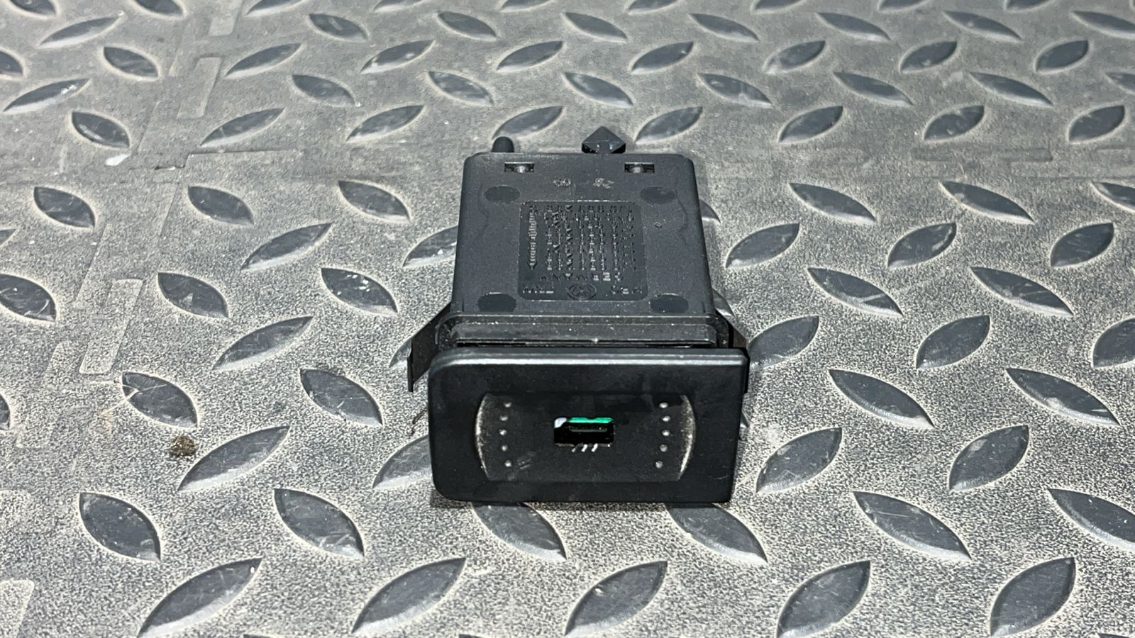 Кнопка аварийной сигнализации Volkswagen Golf/4 1997-2006