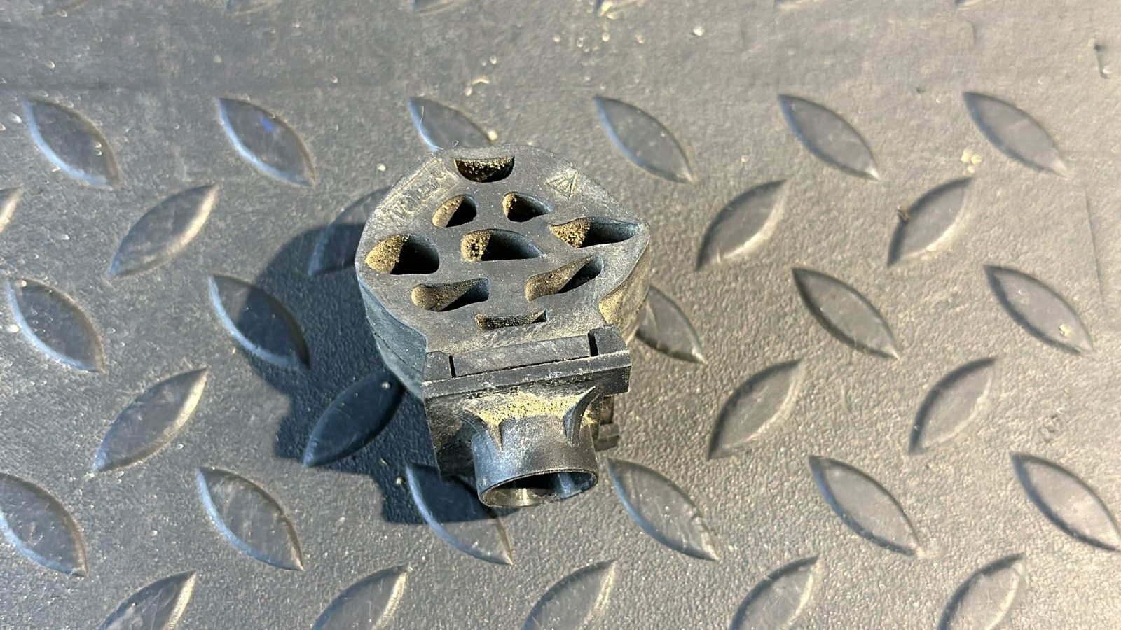 Кронштейн радиатора Opel Vectra/C 2002-2008