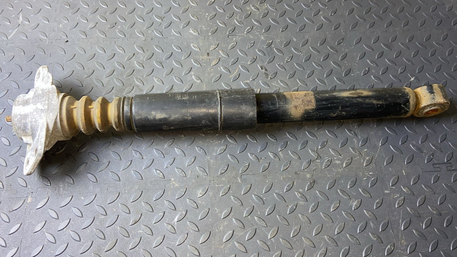 Амортизатор задний Volkswagen Golf/5 2003-2009