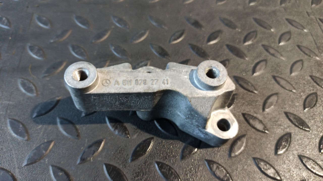 Кронштейн топливной рампы Mercedes Vito/W639 2003-2014