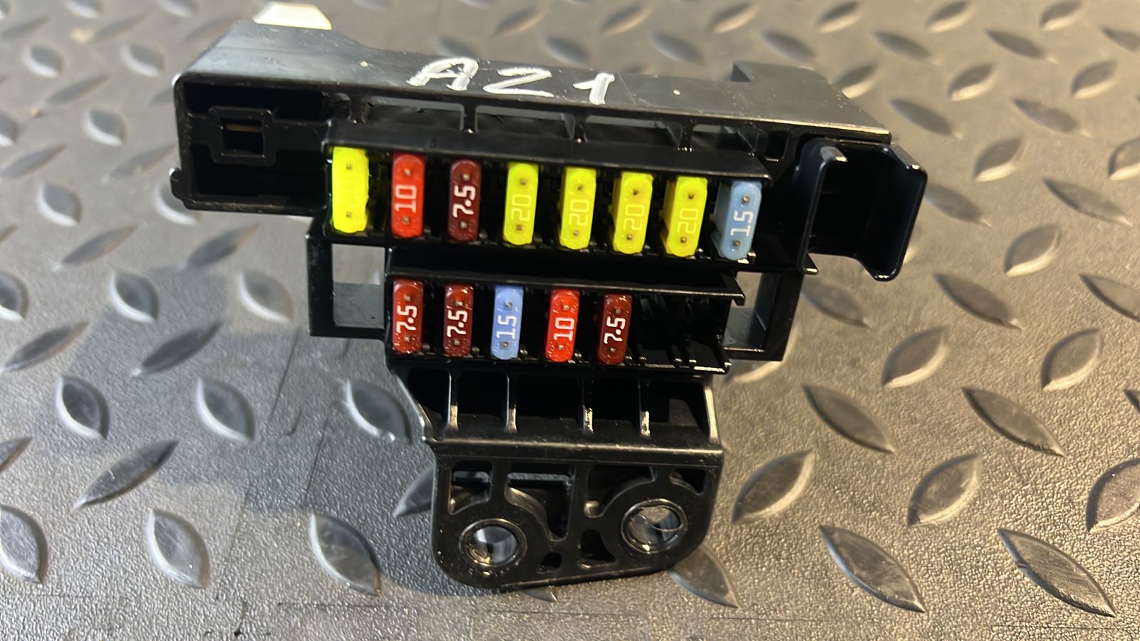 Блок предохранителей AIR BAG Toyota Avensis/2 2003-2009