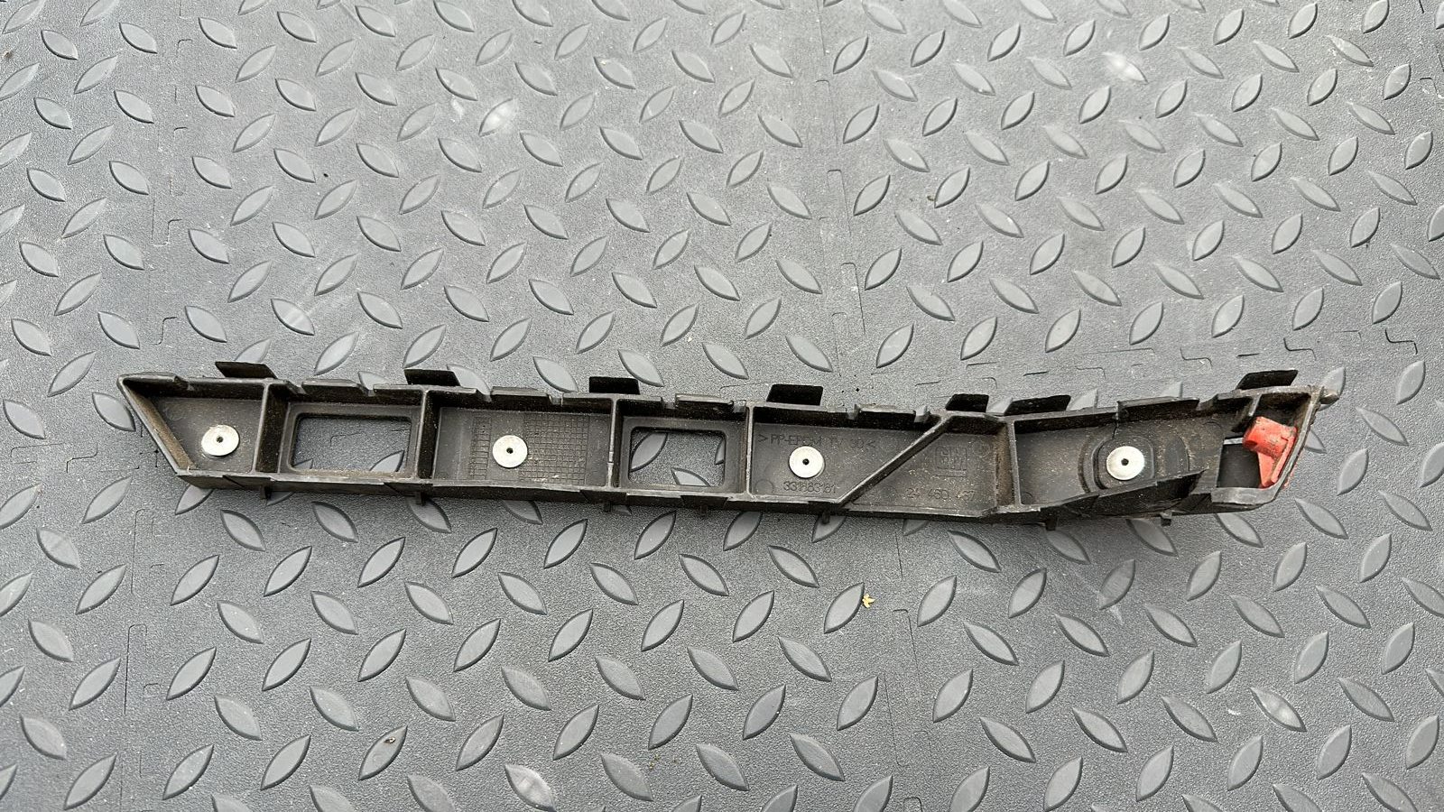 Кронштейн бампера задний правый Opel Astra/H 2004-2014