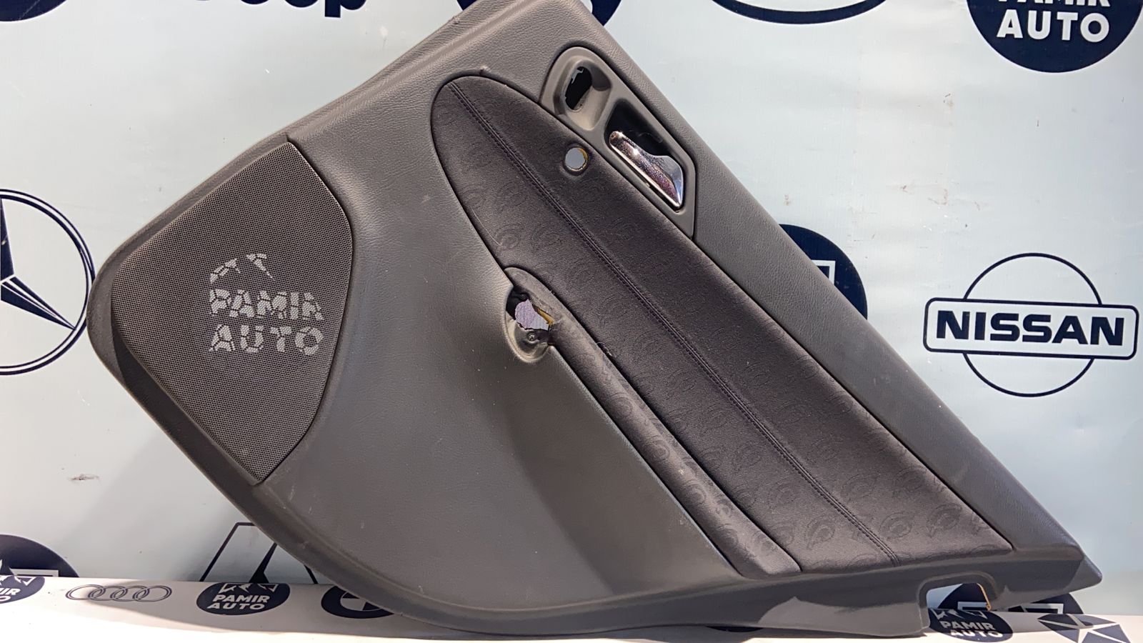 Обшивка двери задняя правая Mercedes C/W203 2000-2008