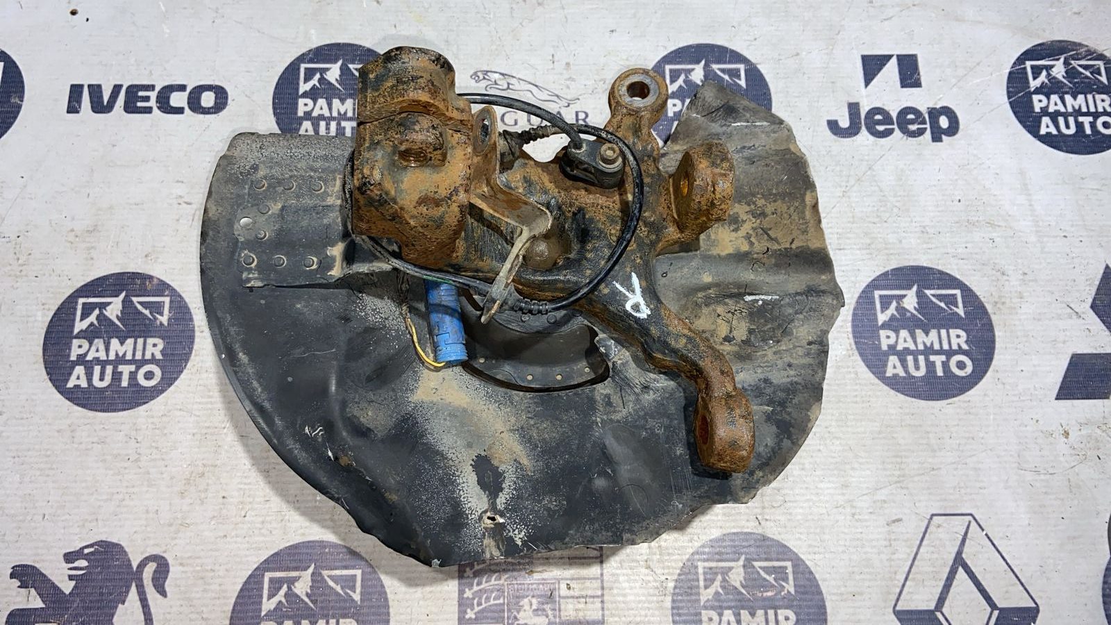 Кулак поворотный передний правый BMW 3/E46 1998-2007