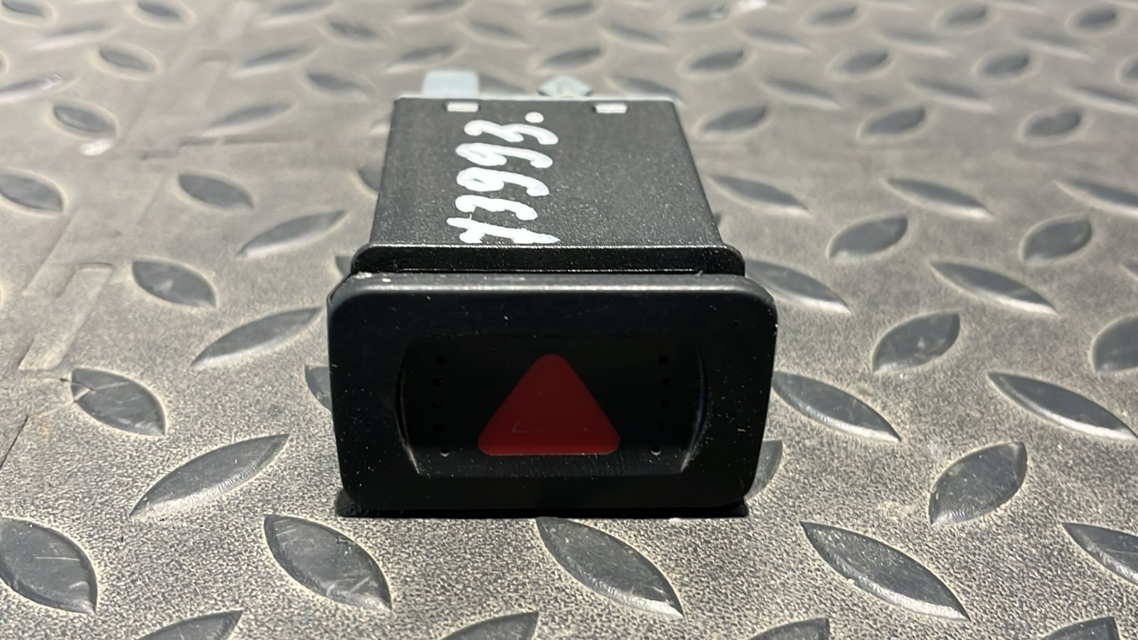 Кнопка аварийной сигнализации Volkswagen Golf/4 1997-2006