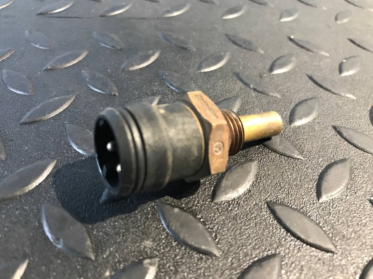 Датчик температуры ОЖ Mercedes C/W202 1993-2001