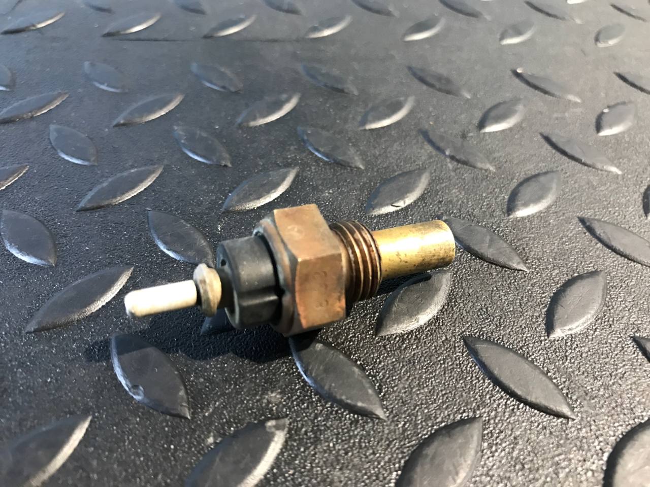 Датчик температуры ОЖ Mercedes C/W202 1993-2001