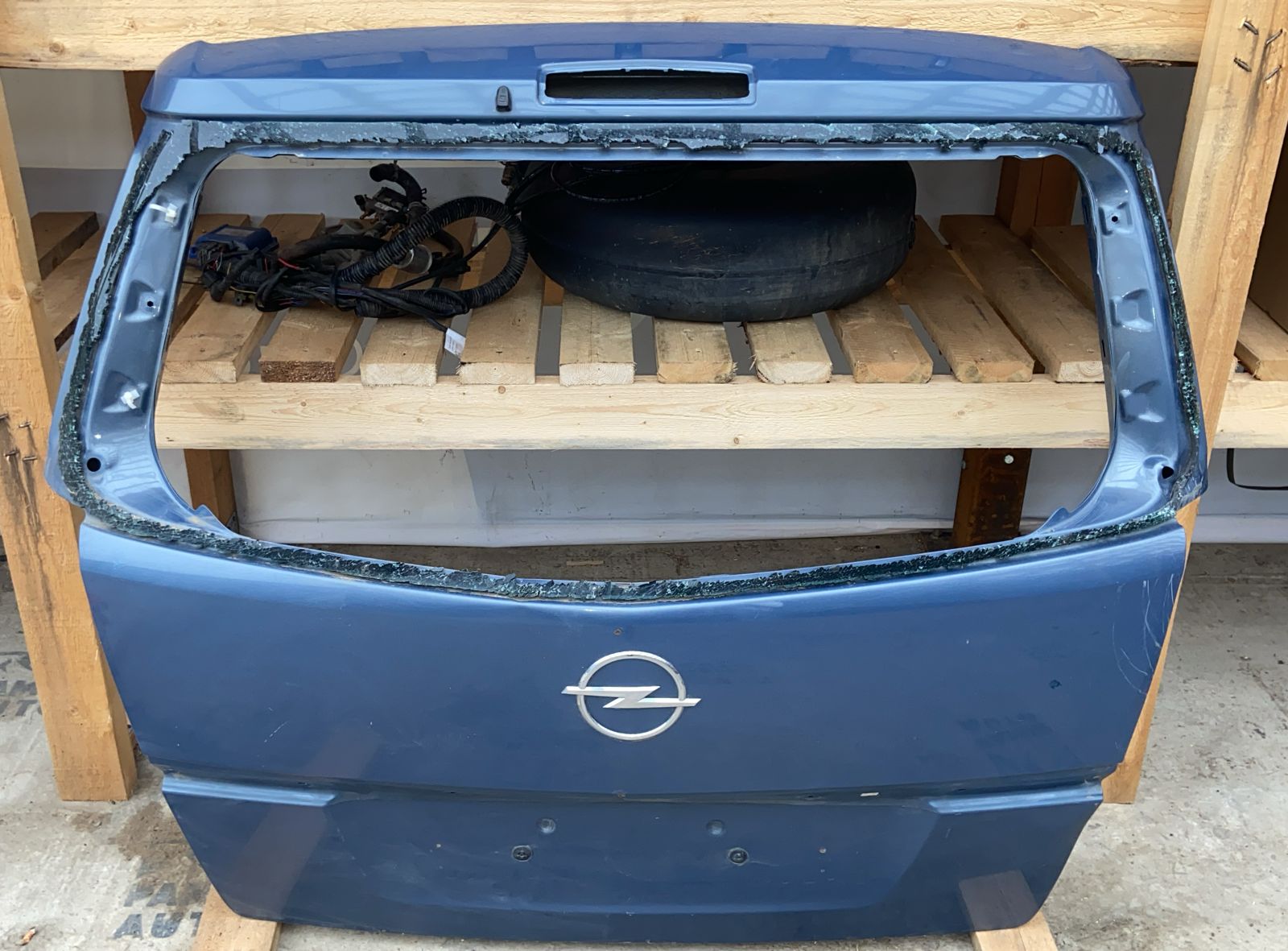 Дверь багажника Opel Zafira/B 2005-2014