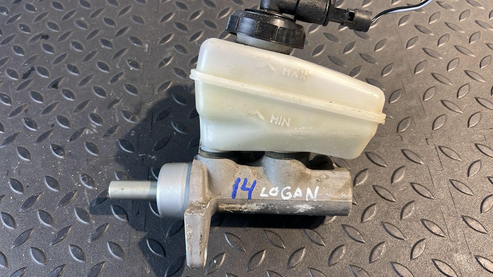 Цилиндр тормозной главный Renault Logan 2004-2015