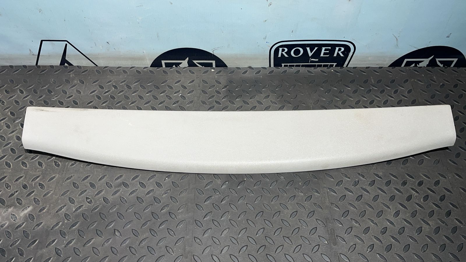 Обшивка двери багажника Toyota Avensis/2 2003-2009