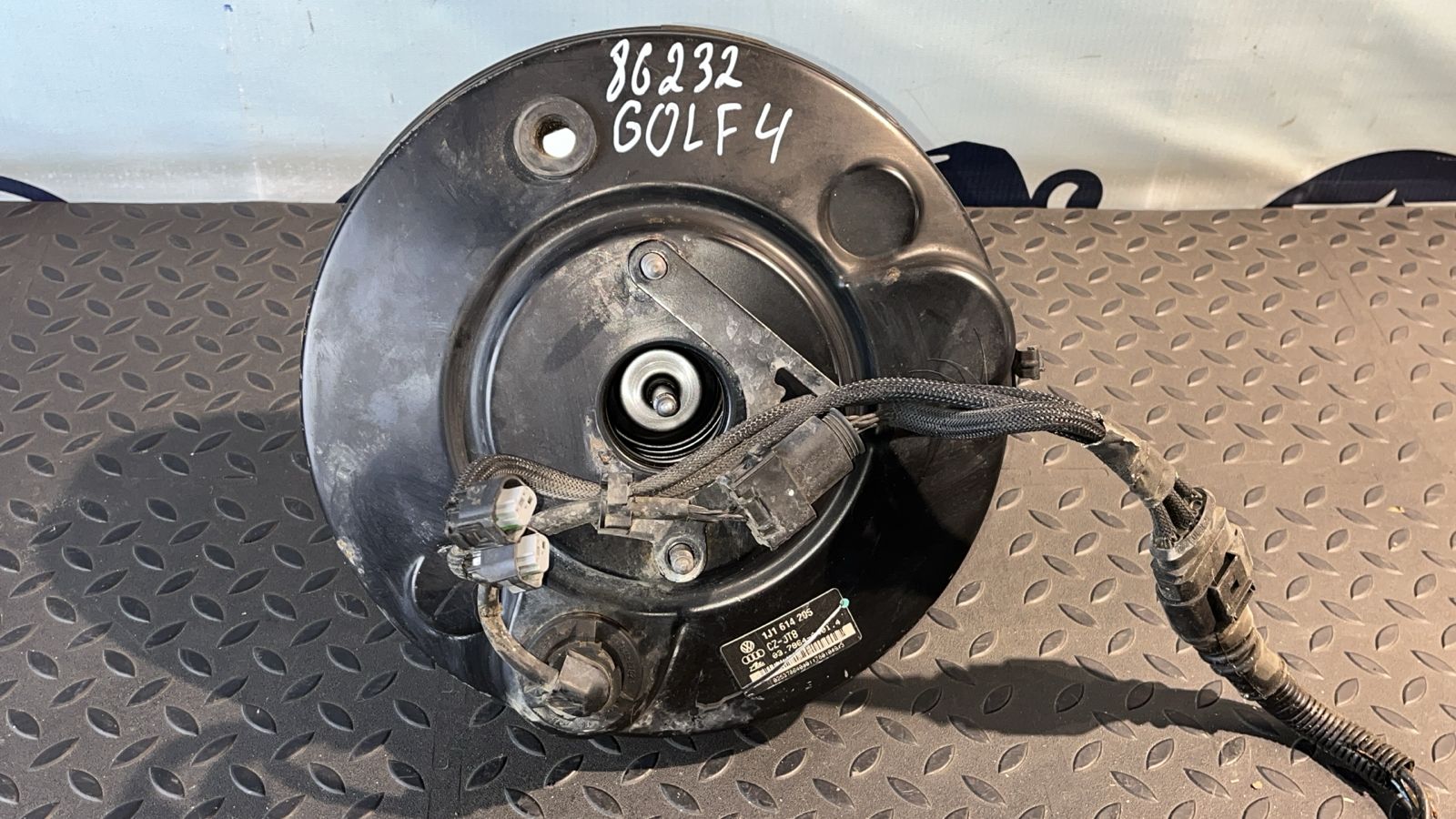 Усилитель тормозов вакуумный Volkswagen Golf/4 1997-2006