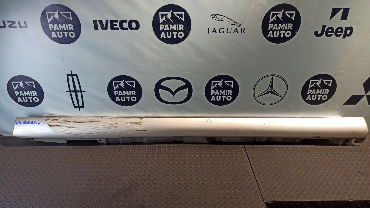 Накладка порога правая Toyota Avensis/2 2003-2009