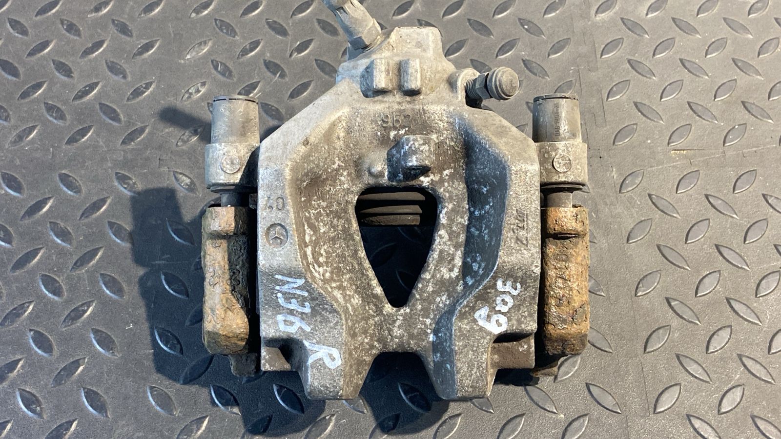 Суппорт задний правый Mercedes C/W204 2006-2015