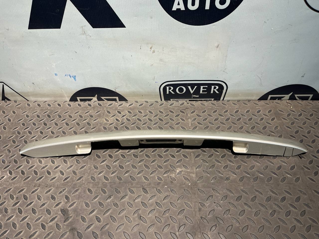 Накладка двери багажника Toyota Avensis/2 2003-2009