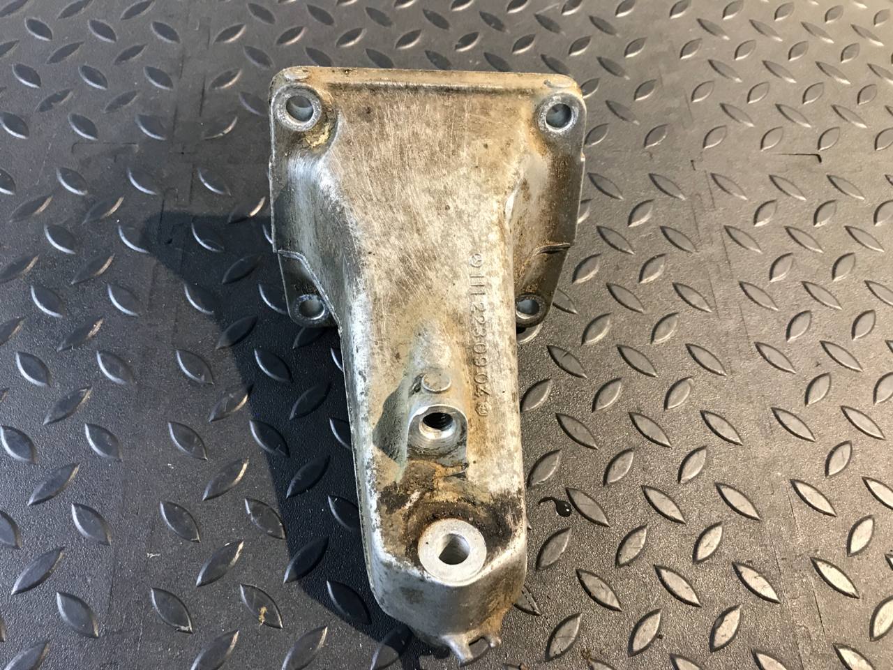 Кронштейн двигателя Mercedes C/W202 1993-2001