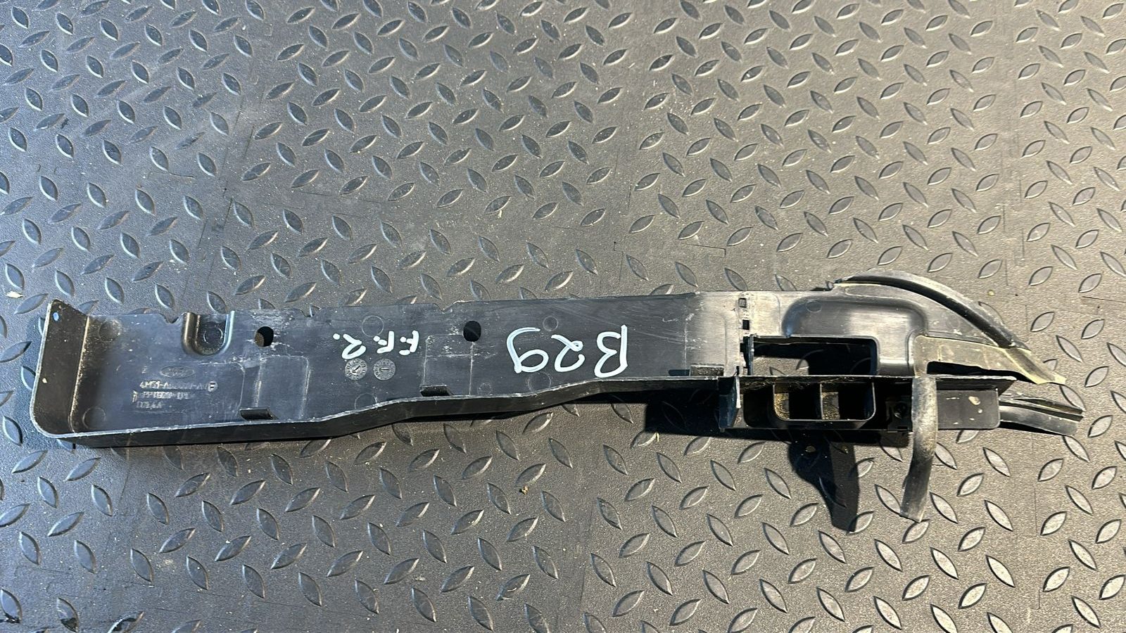 Накладка крыла передняя левая Ford Focus/2 2004-2011