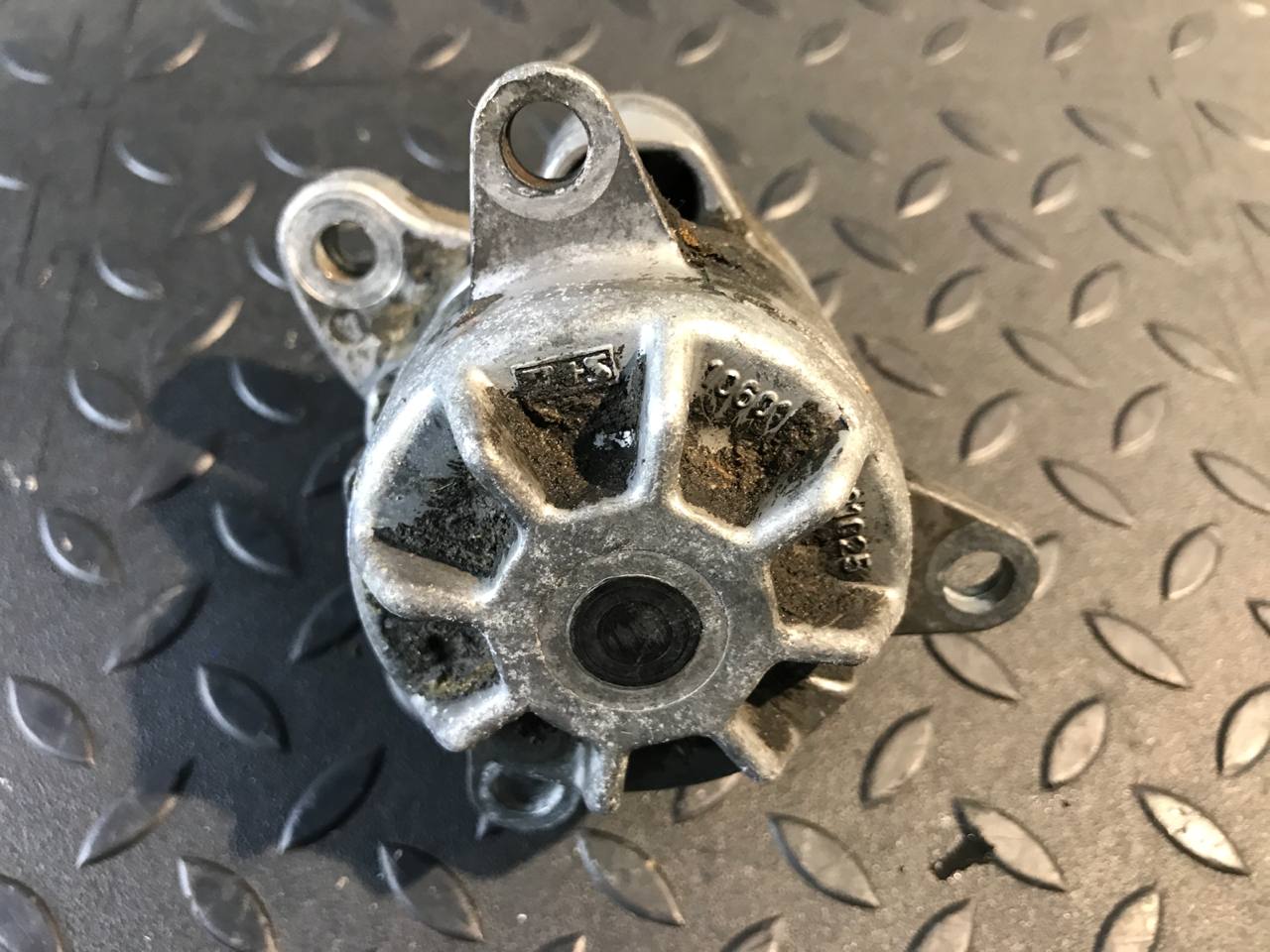 Натяжитель ремня Mercedes C/W202 1993-2001