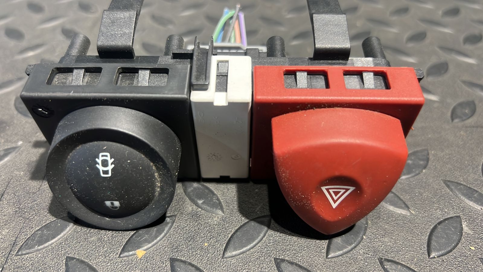 Кнопка аварийной сигнализации Renault Megane/2 2002-2009