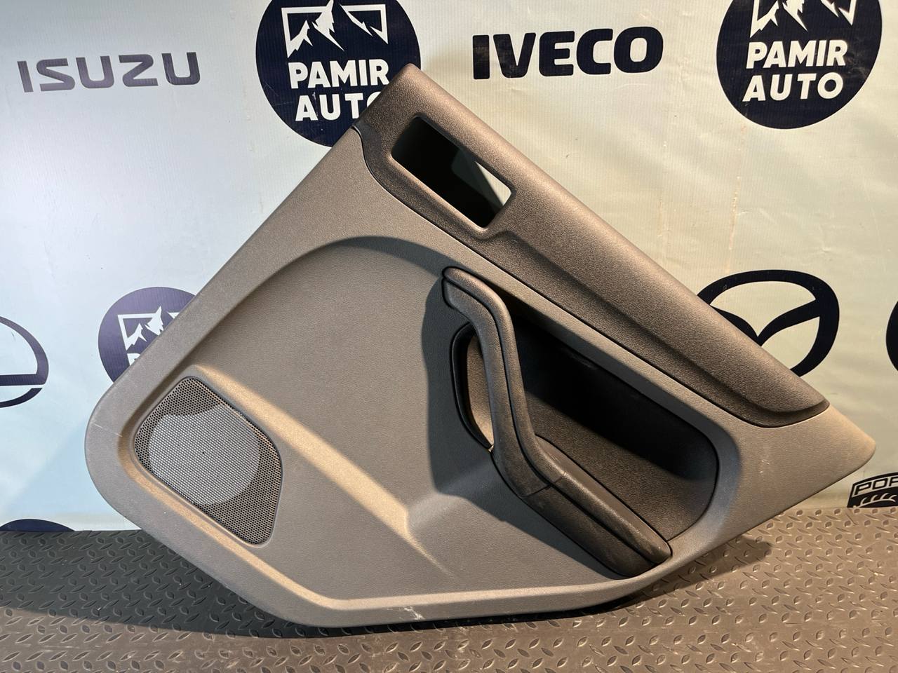 Обшивка двери задняя правая Ford Focus/2 2004-2011