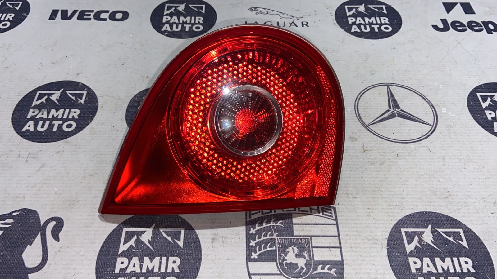 Фонарь задний внутренний левый Volkswagen Golf/5 2003-2009