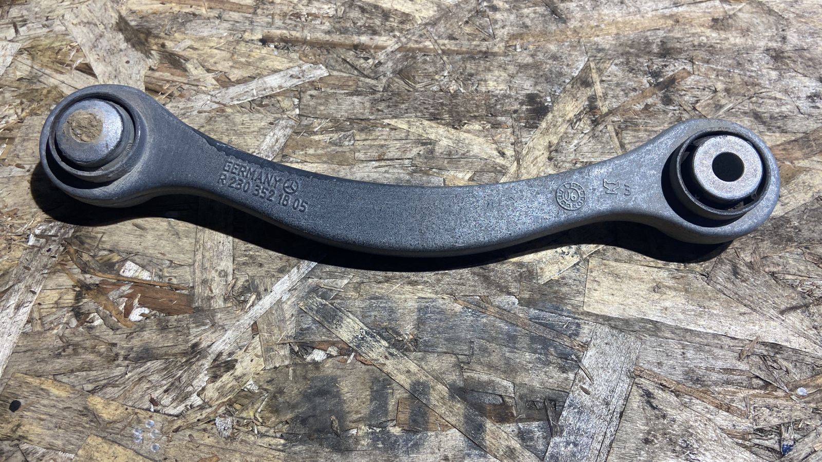 Рычаг задний левый Mercedes E/W211 2002-2009