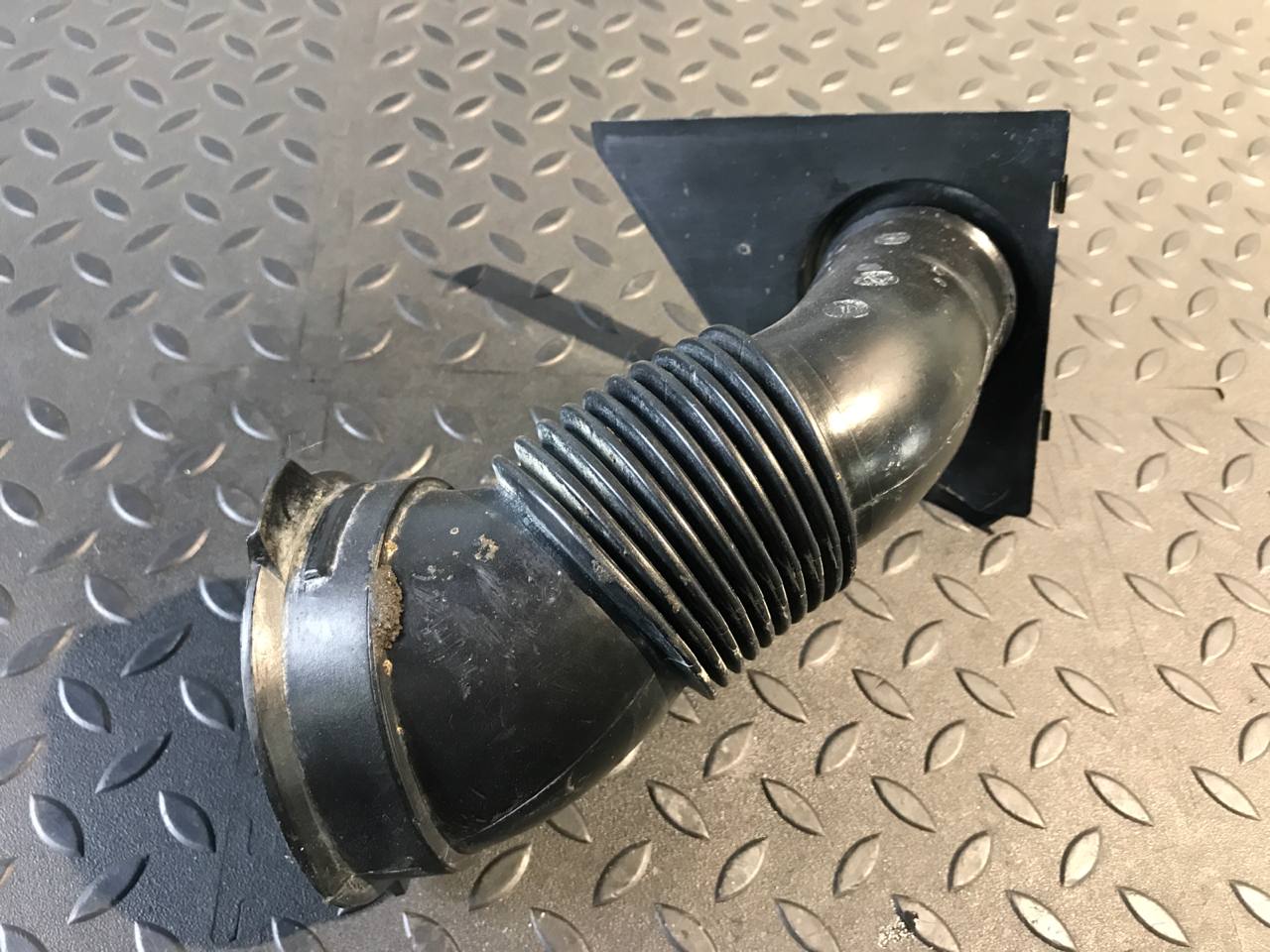 Патрубок воздушного фильтра Mercedes C/W202 1993-2001