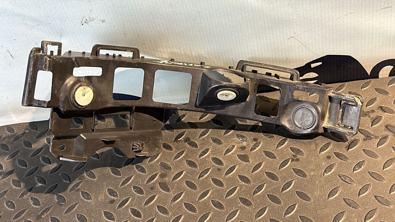 Кронштейн бампера задний левый Opel Zafira/B 2005-2014