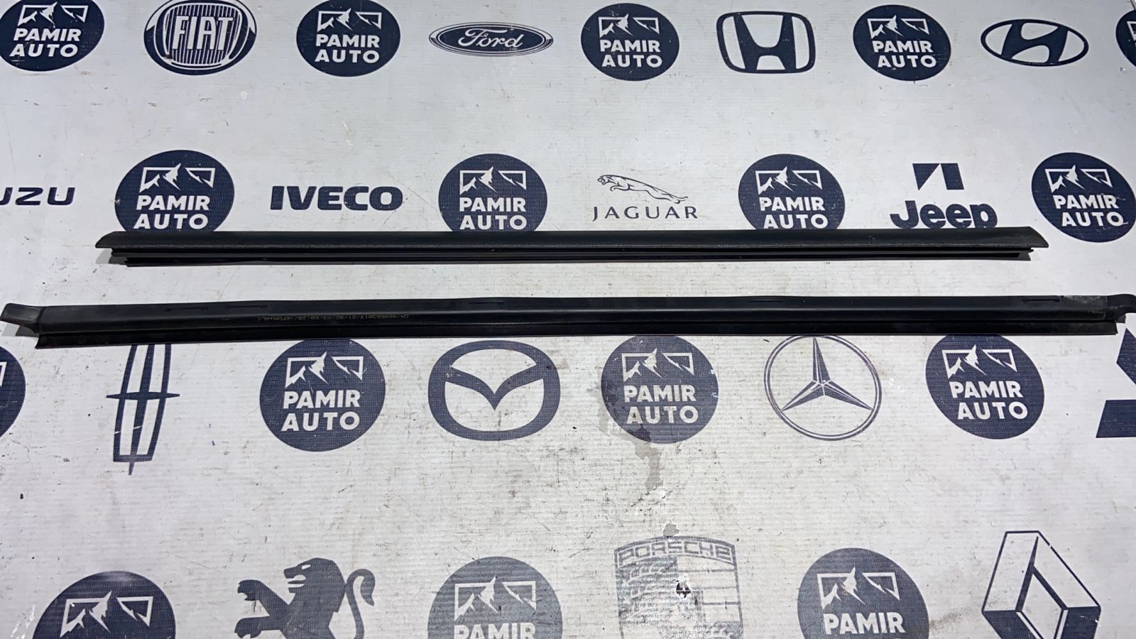 Уплотнитель двери передний правый Mercedes C/W203 2000-2008