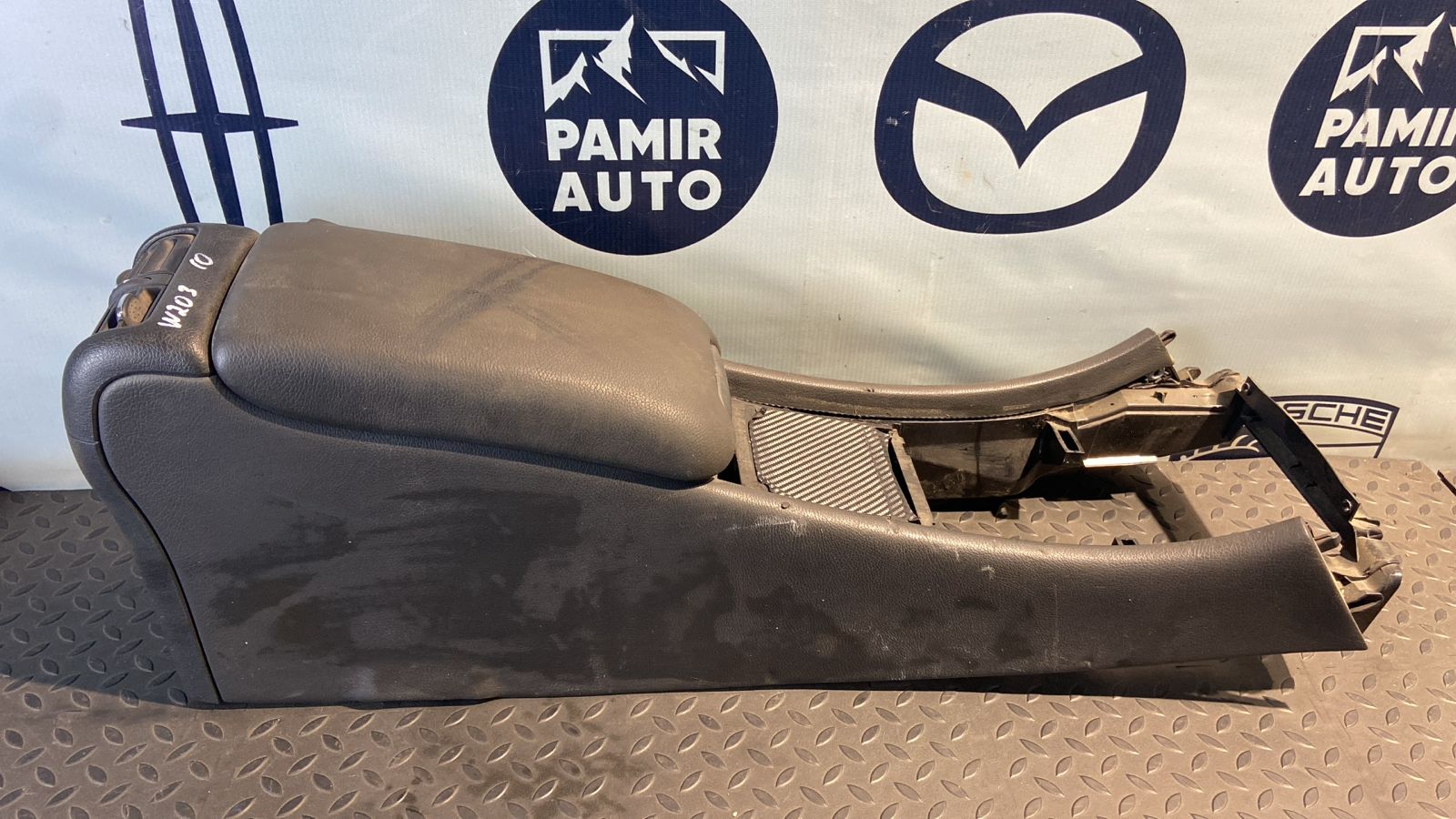 Консоль (Подлокотник) Mercedes C/W203 2000-2008