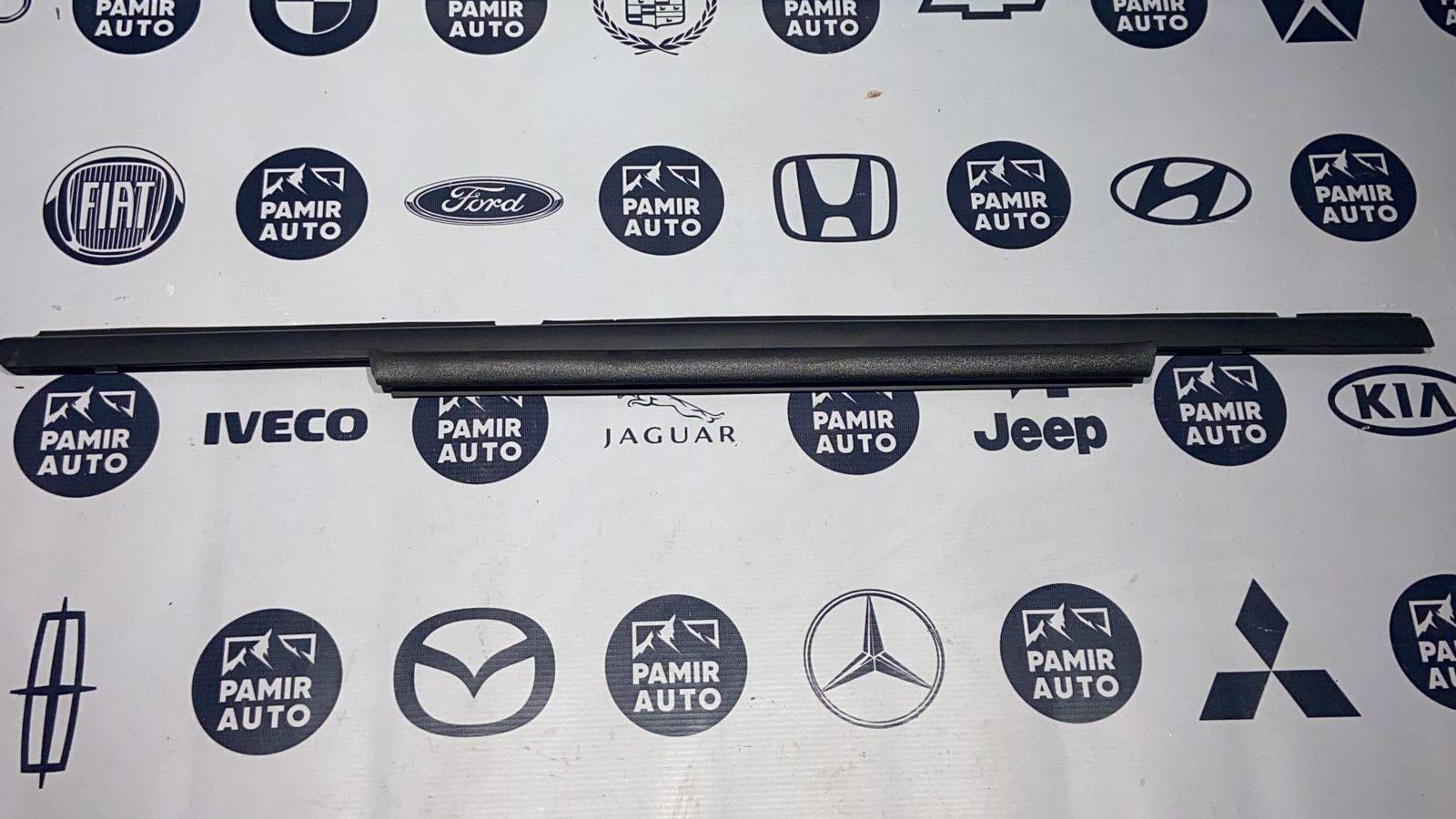 Уплотнитель двери задний правый Mercedes C/W203 2000-2008