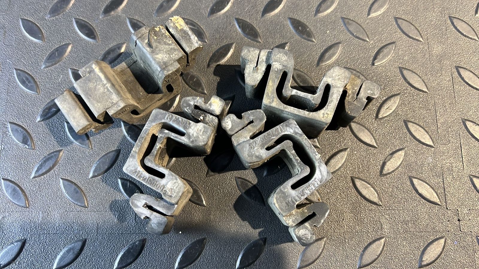 Кронштейн радиатора Renault Megane/2 2002-2009