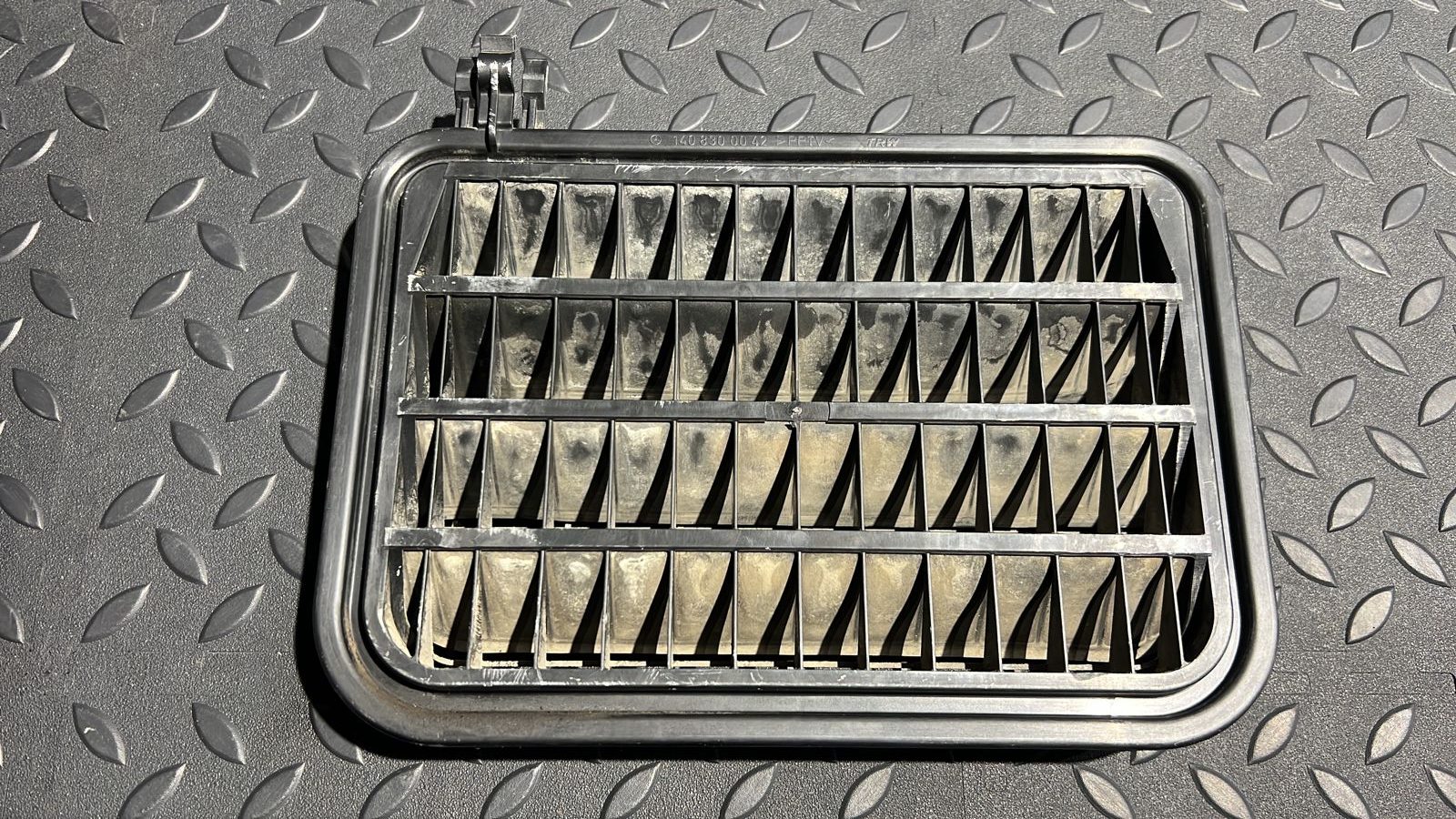 Решетка вентиляционная Mercedes C/W202 1993-2001