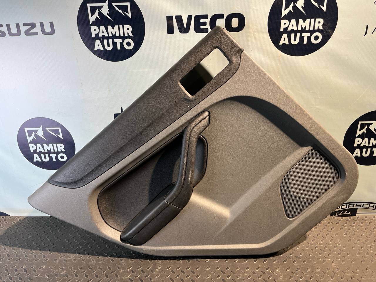 Обшивка двери задняя левая Ford Focus/2 2004-2011