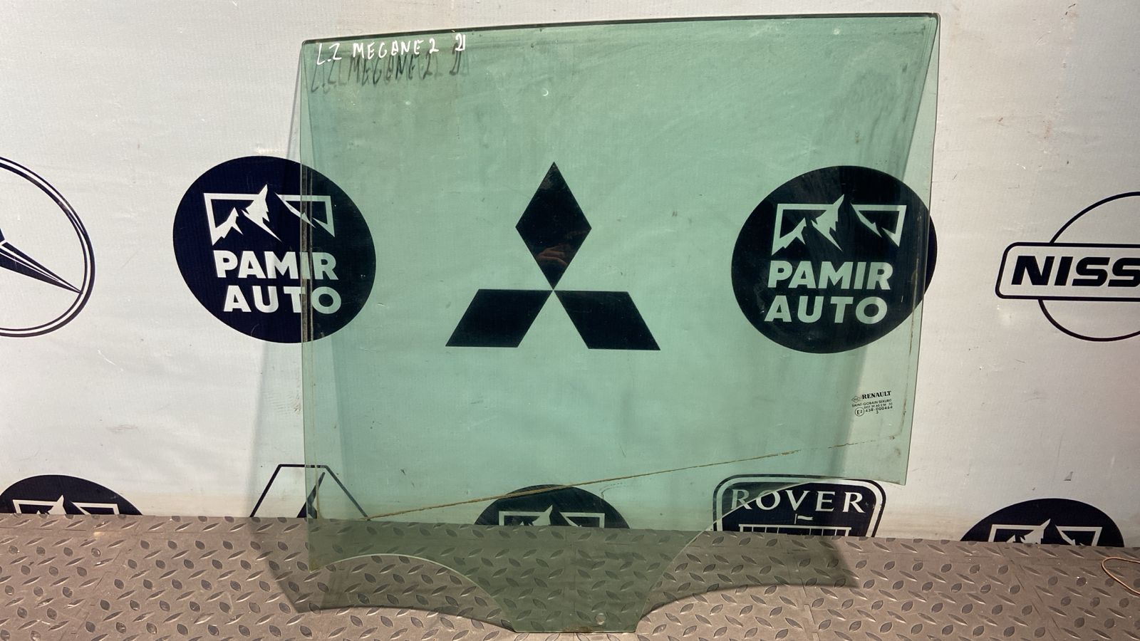 Стекло двери заднее левое Renault Megane/2 2002-2009